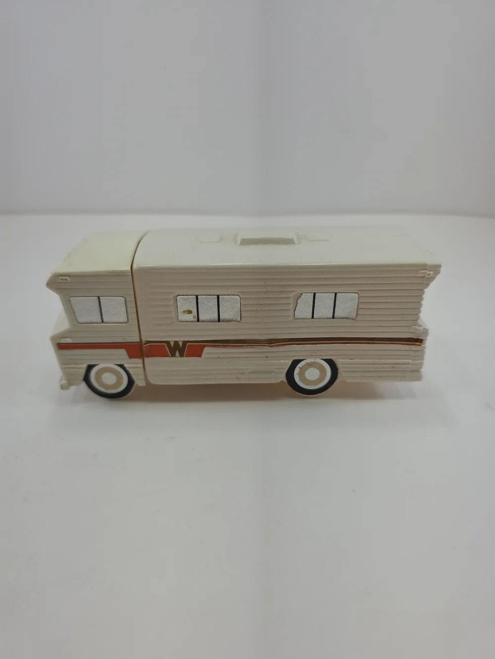 Vintage Avon Winnebago Motor Home Decanter Wild Country After Shave RV Figural